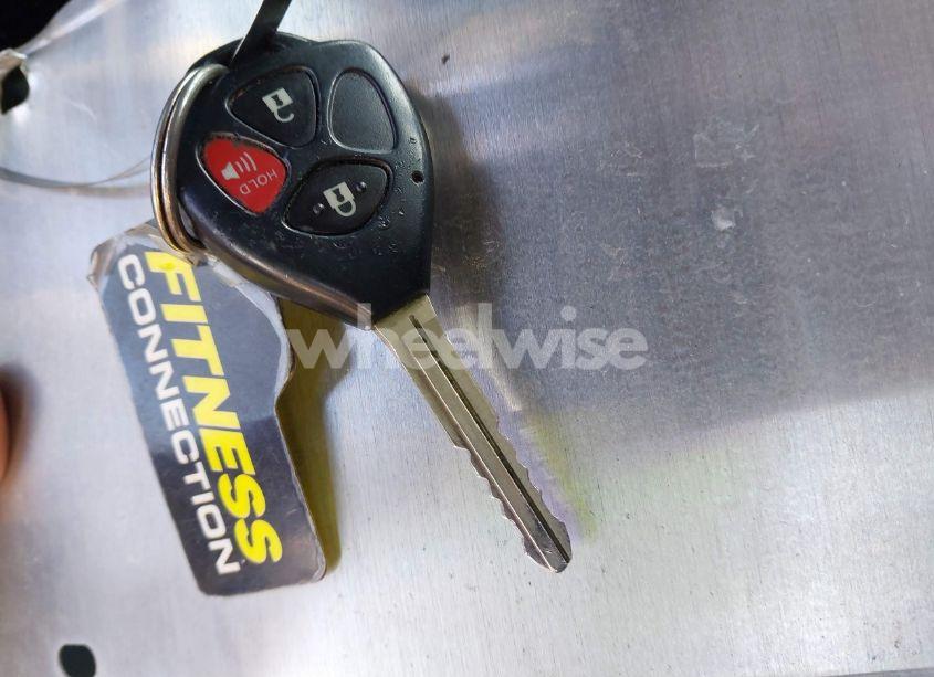 Photo 11 of 2009 Toyota Matrix (VIN 2T1KU40E69C054826)