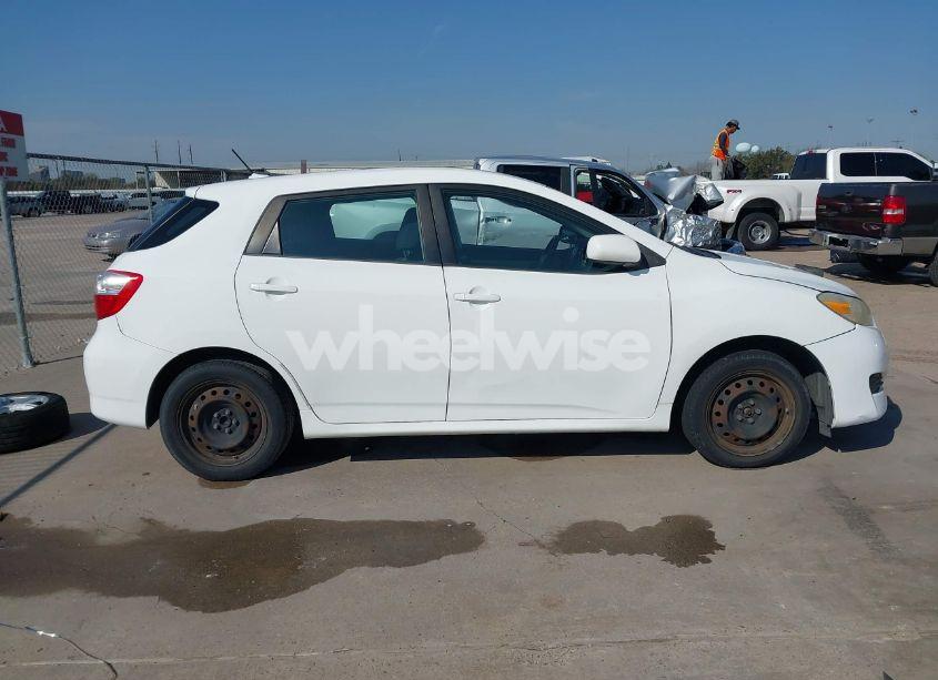 Photo 14 of 2009 Toyota Matrix (VIN 2T1KU40E69C054826)