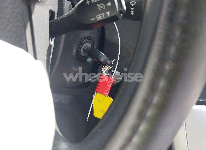 Photo 11 of 2009 Toyota Matrix (VIN 2T1KU40E69C081234)