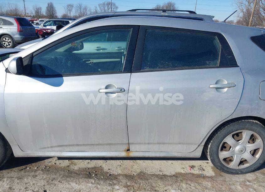 Photo 13 of 2009 Toyota Matrix (VIN 2T1KU40E69C113048)