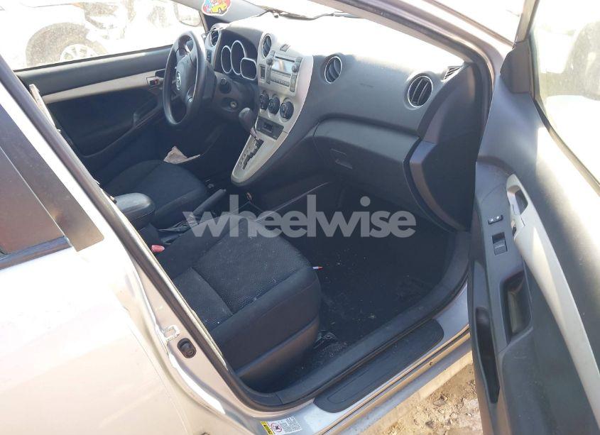 Photo 5 of 2009 Toyota Matrix (VIN 2T1KU40E69C113048)