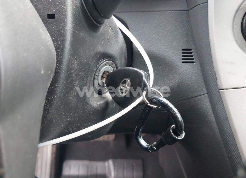 Photo 11 of 2009 Toyota Matrix (VIN 2T1KU40E89C004526)