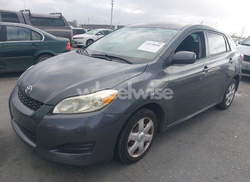 Photo 2 of 2009 Toyota Matrix (VIN 2T1KU40E89C004526)