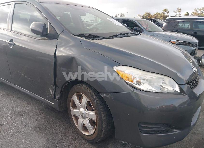Photo 6 of 2009 Toyota Matrix (VIN 2T1KU40E89C004526)