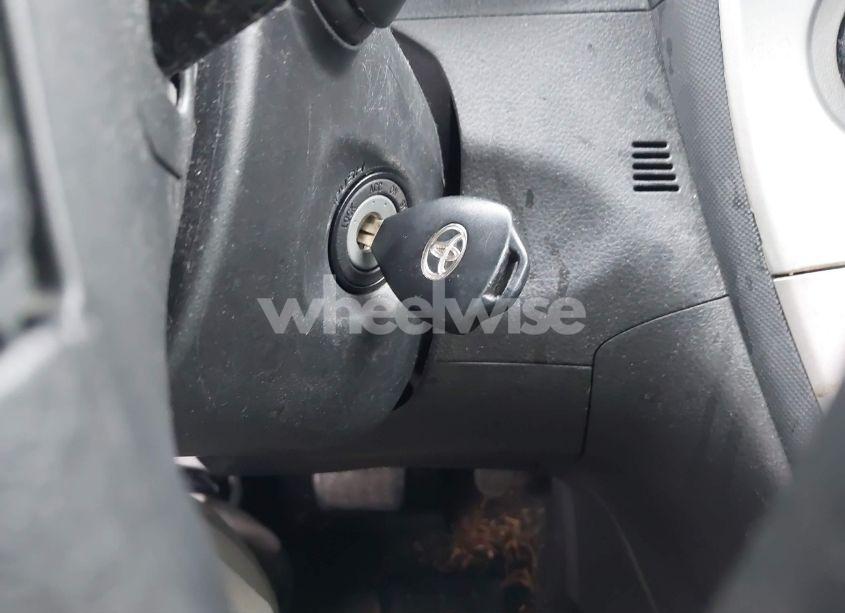 Photo 11 of 2009 Toyota Matrix (VIN 2T1KU40E89C061096)
