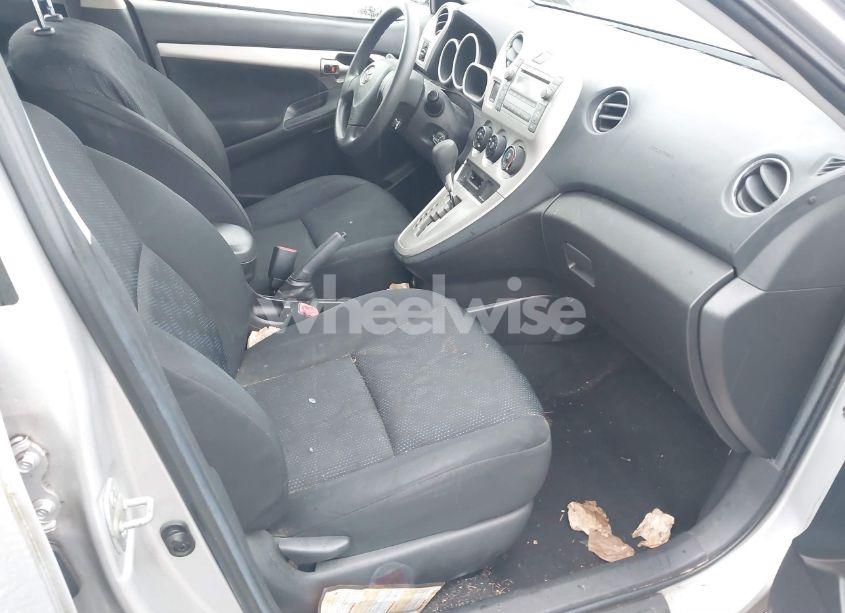 Photo 5 of 2009 Toyota Matrix (VIN 2T1KU40E89C061096)
