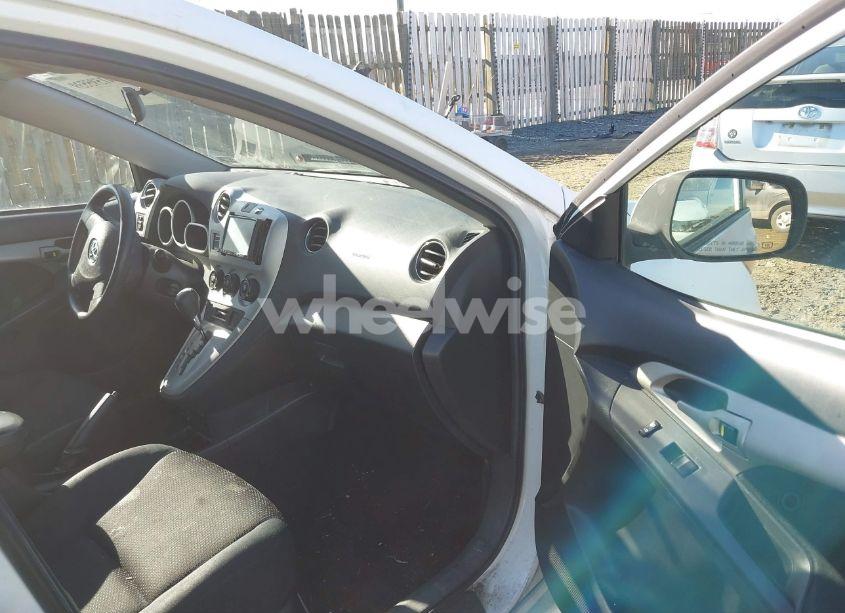 Photo 5 of 2009 Toyota Matrix (VIN 2T1KU40EX9C034238)