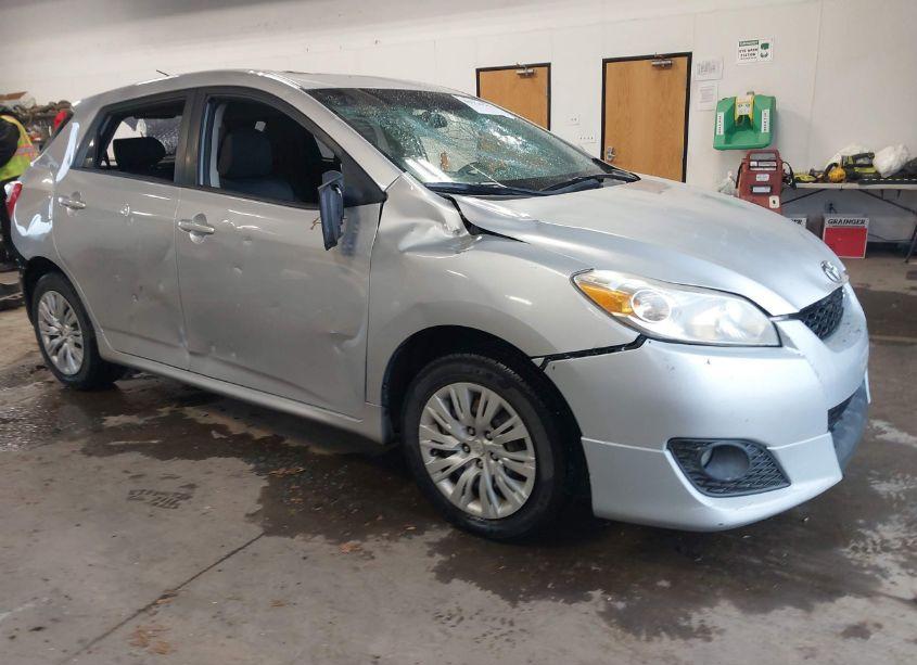 2009 Toyota Matrix S (VIN 2T1LE40E19C002070) main photo