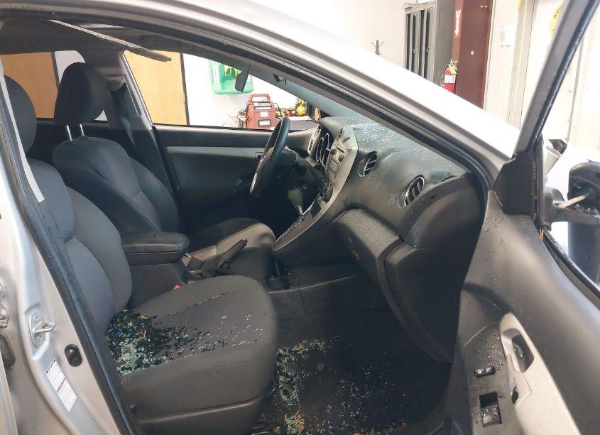 Photo 5 of 2009 Toyota Matrix S (VIN 2T1LE40E19C002070)