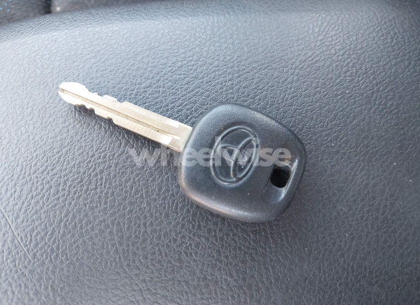 Photo 11 of 2009 Toyota Matrix S (VIN 2T1LE40E49C001740)