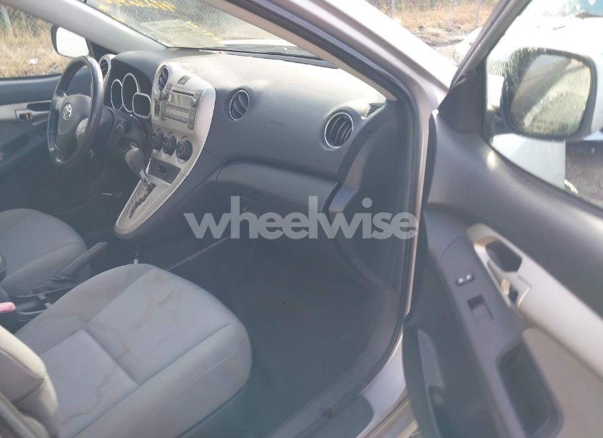 Photo 5 of 2009 Toyota Matrix S (VIN 2T1LE40E69C005370)