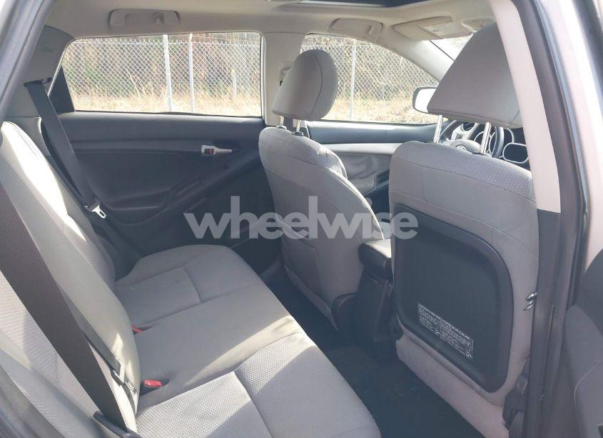 Photo 8 of 2009 Toyota Matrix S (VIN 2T1LE40E69C005370)