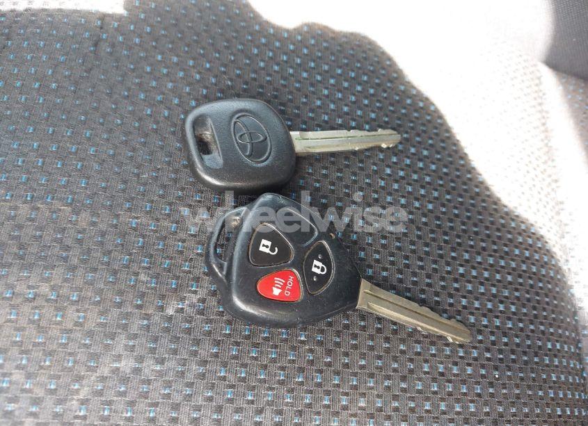 Photo 11 of 2009 Toyota Matrix S (VIN 2T1LE40E99C005654)