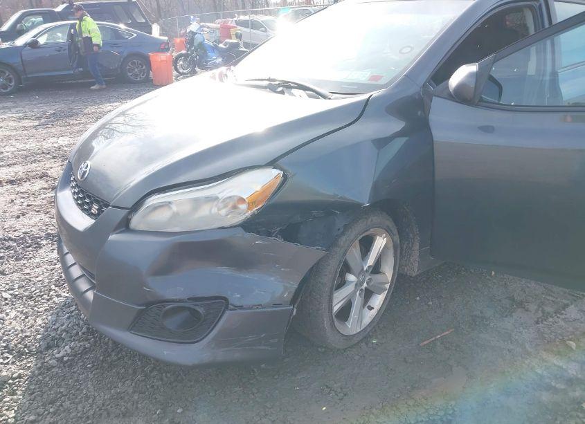 Photo 6 of 2009 Toyota Matrix S (VIN 2T1LE40E99C010711)