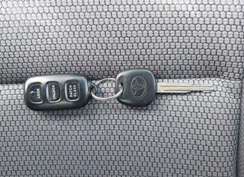 Photo 11 of 2006 Toyota Matrix XR (VIN 2T1LR30E96C555107)