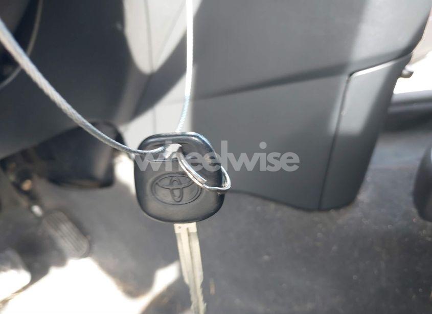 Photo 11 of 2005 Toyota Matrix XR (VIN 2T1LR30EX5C370045)