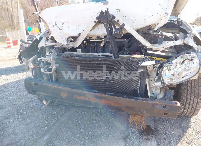 Photo 6 of 2005 Toyota Matrix XR (VIN 2T1LR30EX5C370045)