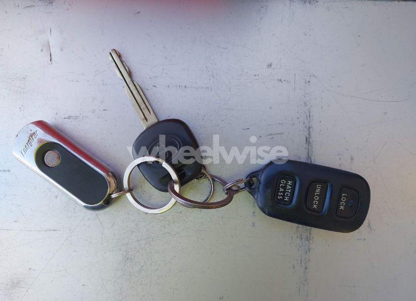 Photo 11 of 2005 Toyota Matrix N/A (VIN 2T1LR32E05C405219)