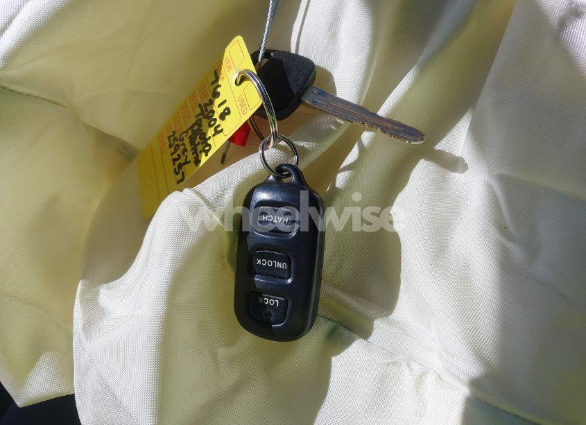 Photo 11 of 2004 Toyota Matrix STANDARD (VIN 2T1LR32E24C259257)