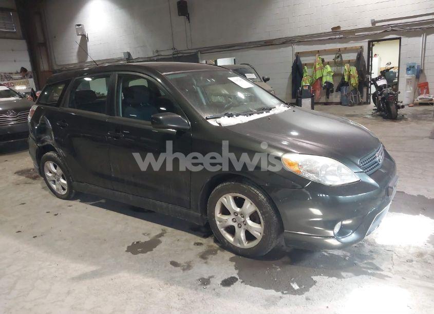 2006 Toyota Matrix XR (VIN 2T1LR32E46C558834) main photo