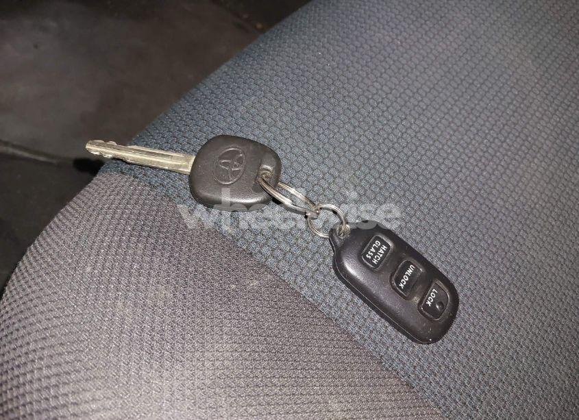 Photo 11 of 2006 Toyota Matrix XR (VIN 2T1LR32E46C558834)