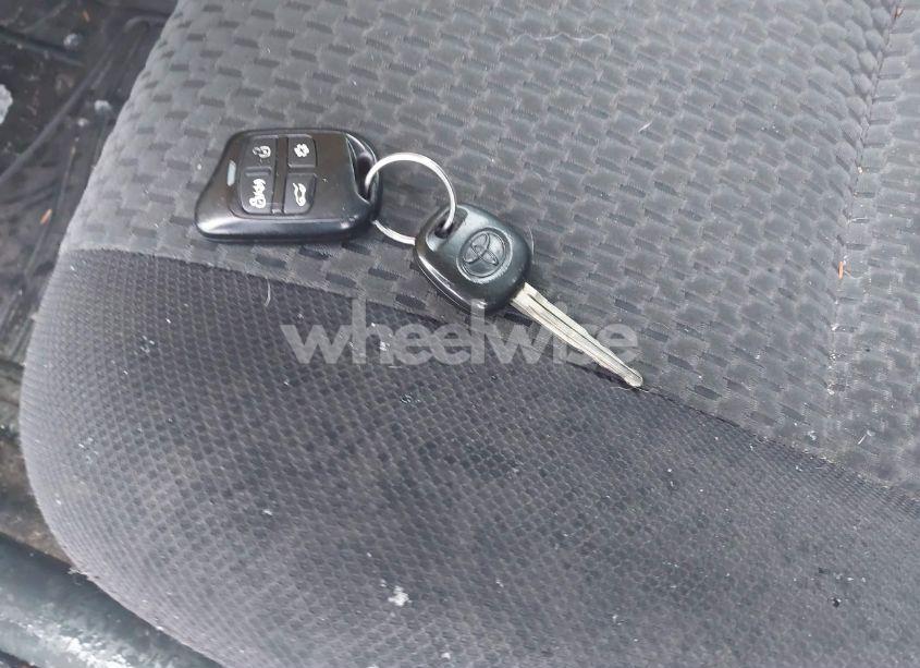 Photo 11 of 2006 Toyota Matrix (VIN 2T1LR32E86C561235)