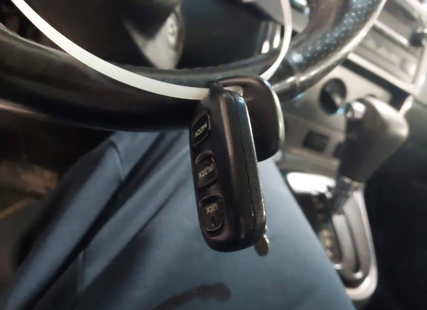 Photo 11 of 2005 Toyota Matrix XR (VIN 2T1LR32E95C349359)