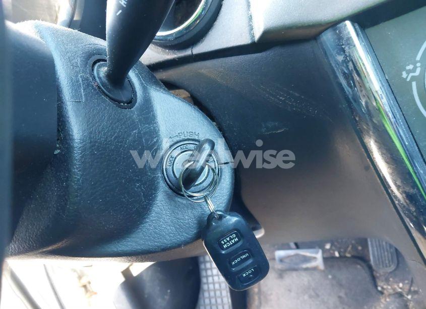 Photo 11 of 2005 Toyota Matrix (VIN 2T1LR32EX5C504937)