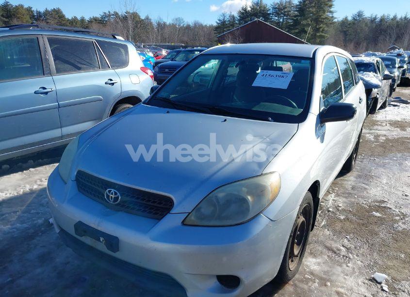 Photo 2 of 2005 Toyota Matrix (VIN 2T1LR32EX5C504937)