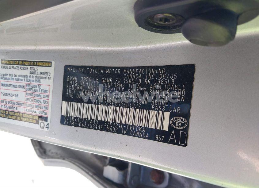 Photo 9 of 2005 Toyota Matrix (VIN 2T1LR32EX5C504937)