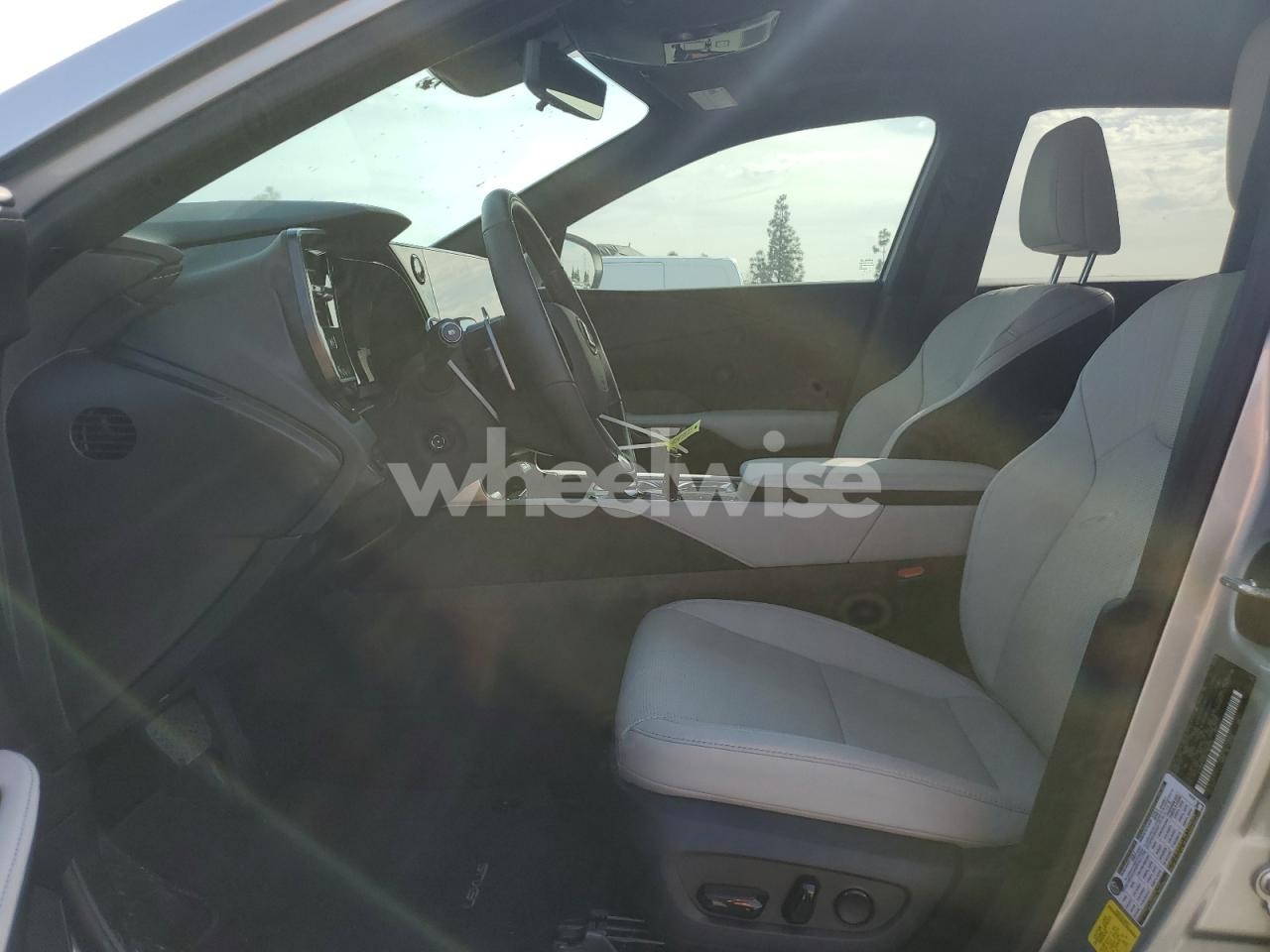 Photo 7 of 2025 LEXUS RX 350H BASE (VIN 2T2BBMCA6SC082626)