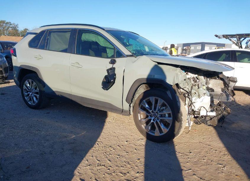 2020 Toyota Rav4 XLE PREMIUM (VIN 2T3A1RFV0LC117703) main photo