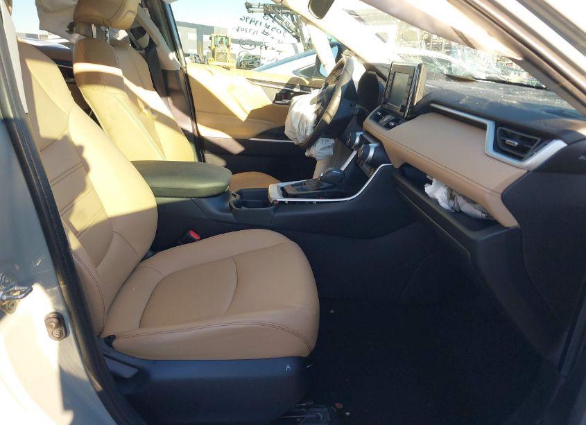 Photo 5 of 2020 Toyota Rav4 XLE PREMIUM (VIN 2T3A1RFV0LC117703)