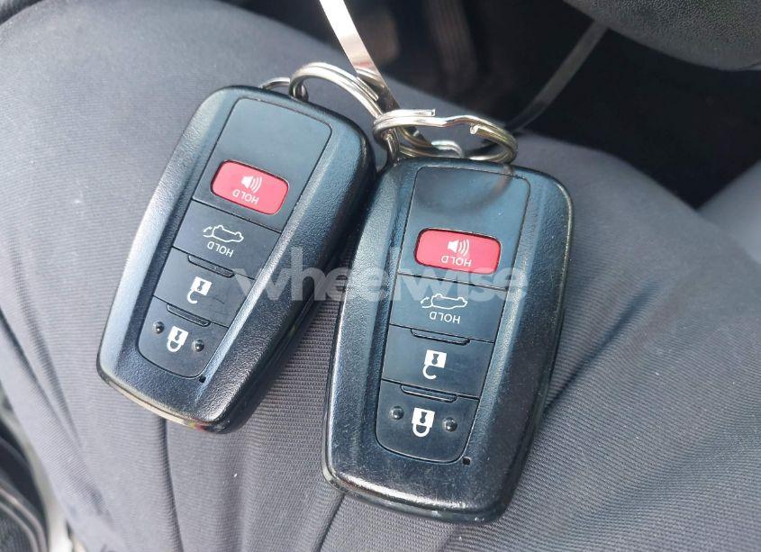 Photo 11 of 2021 Toyota Rav4 XLE PREMIUM (VIN 2T3A1RFV0MW161118)