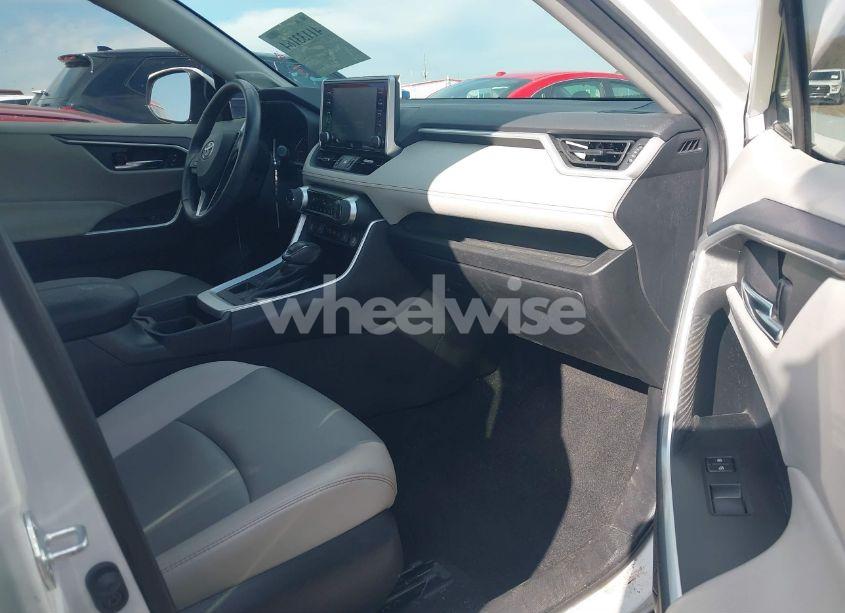 Photo 5 of 2021 Toyota Rav4 XLE PREMIUM (VIN 2T3A1RFV0MW161118)