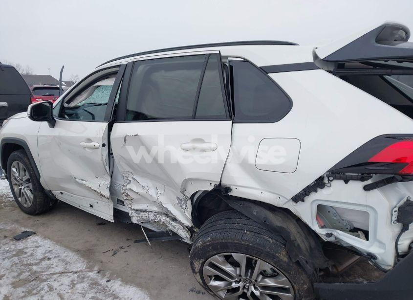 Photo 14 of 2021 Toyota Rav4 XLE PREMIUM (VIN 2T3A1RFV0MW208986)