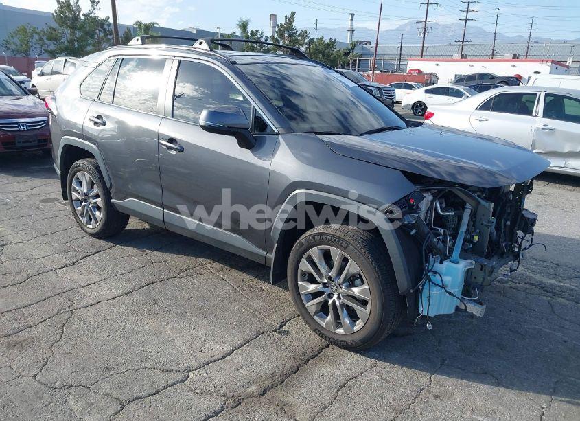 2022 Toyota Rav4 XLE PREMIUM (VIN 2T3A1RFV0NW321158) main photo
