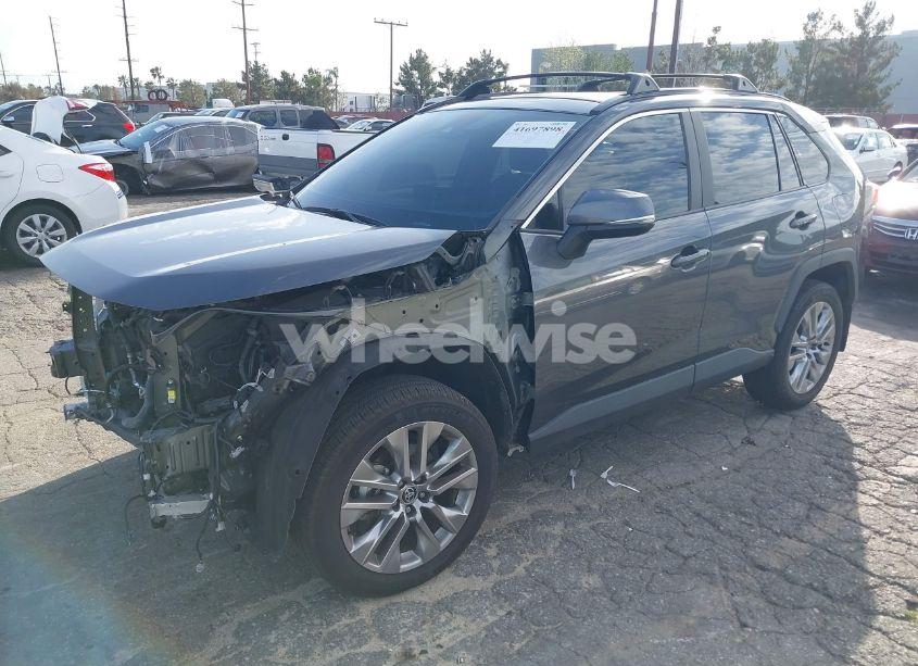 Photo 2 of 2022 Toyota Rav4 XLE PREMIUM (VIN 2T3A1RFV0NW321158)