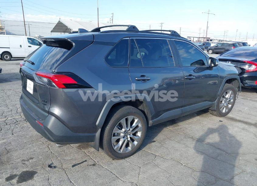 Photo 4 of 2022 Toyota Rav4 XLE PREMIUM (VIN 2T3A1RFV0NW321158)