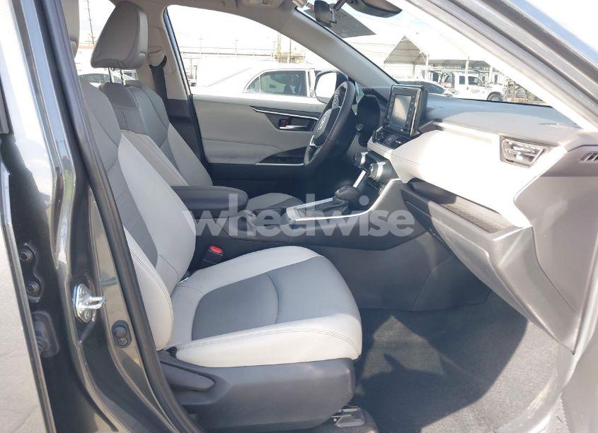 Photo 5 of 2022 Toyota Rav4 XLE PREMIUM (VIN 2T3A1RFV0NW321158)