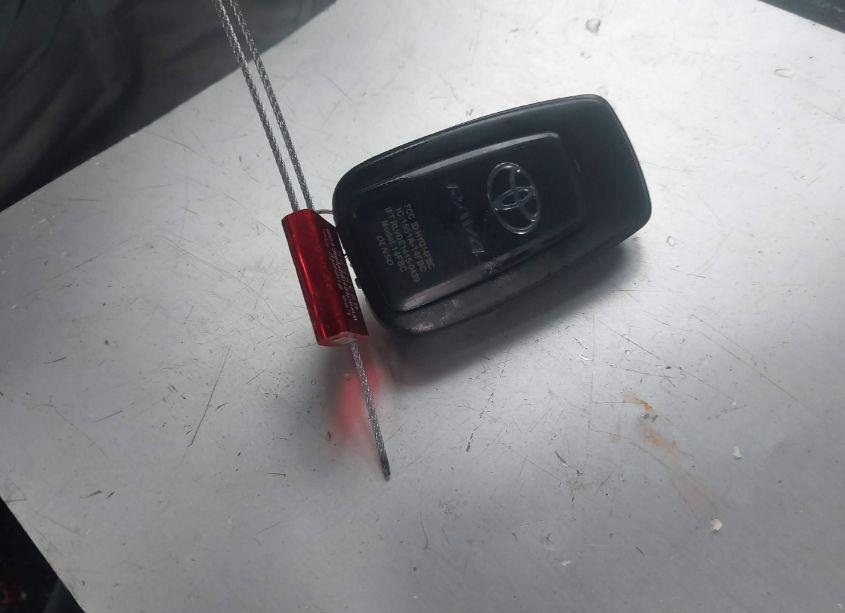 Photo 11 of 2019 Toyota Rav4 XLE PREMIUM (VIN 2T3A1RFV1KW038490)