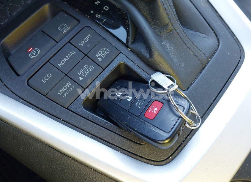 Photo 11 of 2021 Toyota Rav4 XLE PREMIUM (VIN 2T3A1RFV1MC159881)