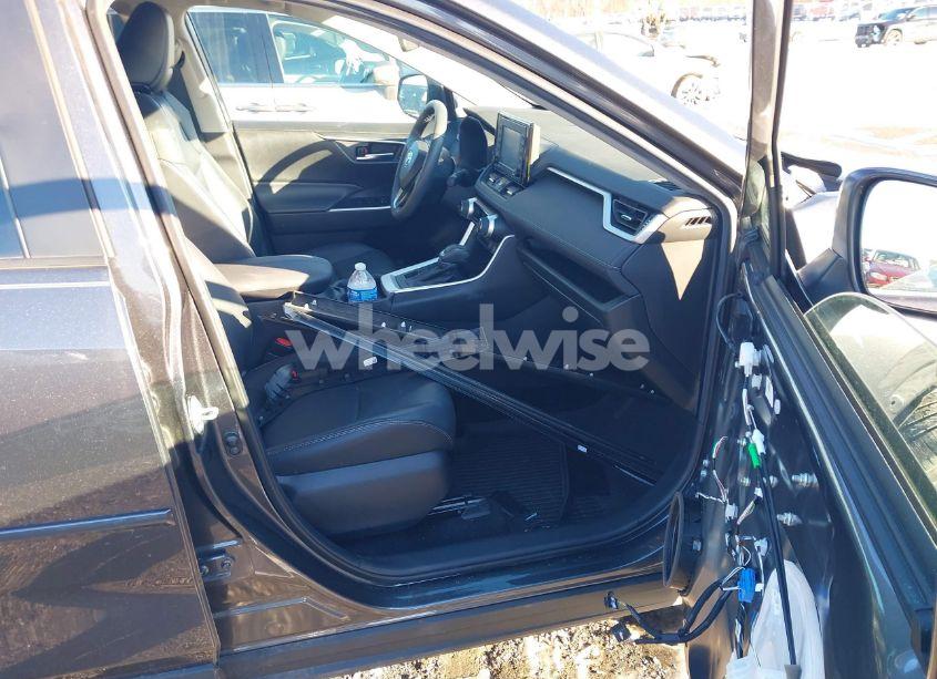 Photo 5 of 2021 Toyota Rav4 XLE PREMIUM (VIN 2T3A1RFV1MC159881)