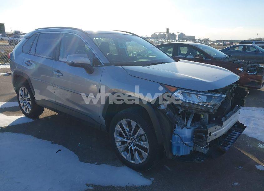 2021 Toyota Rav4 XLE PREMIUM (VIN 2T3A1RFV1MC256336) main photo