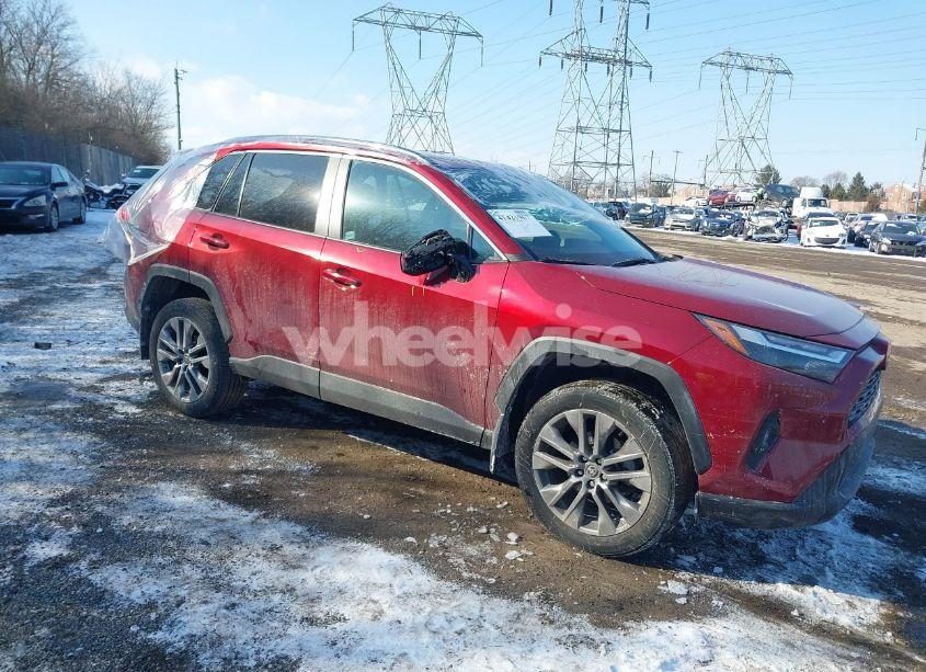 2022 Toyota Rav4 XLE PREMIUM (VIN 2T3A1RFV1NW310749) main photo