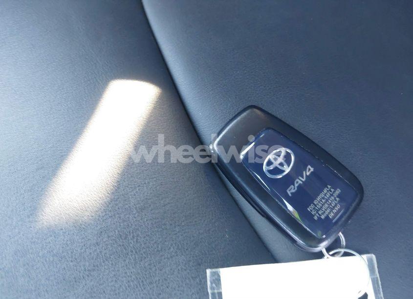 Photo 10 of 2022 Toyota Rav4 XLE PREMIUM (VIN 2T3A1RFV1NW310749)