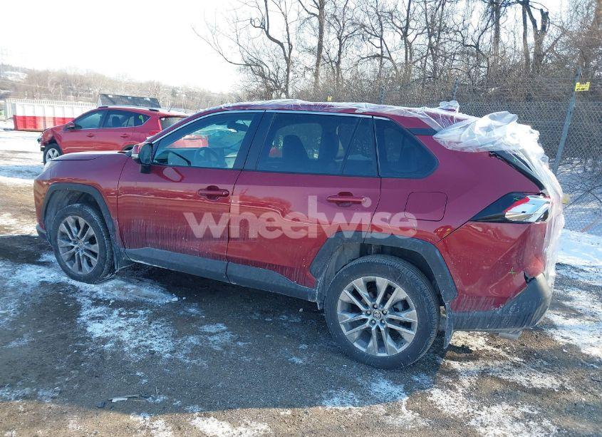 Photo 3 of 2022 Toyota Rav4 XLE PREMIUM (VIN 2T3A1RFV1NW310749)