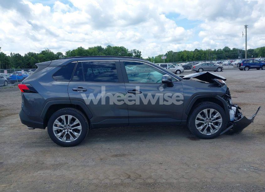 Photo 13 of 2022 Toyota Rav4 XLE PREMIUM (VIN 2T3A1RFV1NW317278)