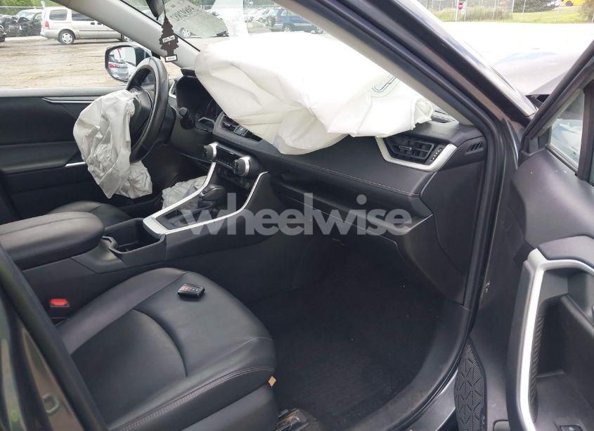 Photo 5 of 2022 Toyota Rav4 XLE PREMIUM (VIN 2T3A1RFV1NW317278)