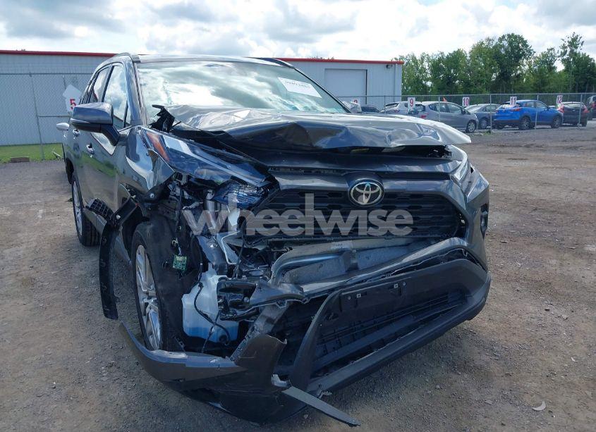 Photo 6 of 2022 Toyota Rav4 XLE PREMIUM (VIN 2T3A1RFV1NW317278)